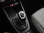 Kia Stonic 1.0 T-GDi DynamicLine Apple Carplay/Android Auto, Achteruitrijcamera, Cruise control, Parkeersensor achter, stuur multifunctioneel Een stijlvol design met een luxe uitstraling en een verrassend ruim interieur. Dankzij de efficiënte turbomotor en het hoge zitcomfort is deze SUV ideaal voor zowel dagelijkse ritten als lang