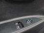 Kia Stonic 1.0 T-GDi DynamicLine Apple Carplay/Android Auto, Achteruitrijcamera, Cruise control, Parkeersensor achter, stuur multifunctioneel Een stijlvol design met een luxe uitstraling en een verrassend ruim interieur. Dankzij de efficiënte turbomotor en het hoge zitcomfort is deze SUV ideaal voor zowel dagelijkse ritten als lang