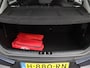 Kia Stonic 1.0 T-GDi DynamicLine Apple Carplay/Android Auto, Achteruitrijcamera, Cruise control, Parkeersensor achter, stuur multifunctioneel Een stijlvol design met een luxe uitstraling en een verrassend ruim interieur. Dankzij de efficiënte turbomotor en het hoge zitcomfort is deze SUV ideaal voor zowel dagelijkse ritten als lang