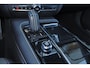 Volvo V60 T6 Recharge AWD R-Design - Panorama/schuifdak - IntelliSafe Assist - Harman/Kardon audio - Parkeercamera achter - Verwarmde voorstoelen & stuur - Parkeersensoren voor & achter - Elektr. bedienb. bestuurdersstoel met geheugen - Extra getint glas - 19' LMV
