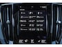 Volvo V60 T6 Recharge AWD R-Design - Panorama/schuifdak - IntelliSafe Assist - Harman/Kardon audio - Parkeercamera achter - Verwarmde voorstoelen & stuur - Parkeersensoren voor & achter - Elektr. bedienb. bestuurdersstoel met geheugen - Extra getint glas - 19' LMV
