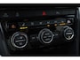 Volkswagen T-Roc 1.5 TSI Sport Business R 150PK / 110kW DSG, Panoramadak, R-Line in- en exterieur, achteruitrijcamera (rear view), parkeersensoren voor en achter (pdc), 18" 'Sebring' LMV, elektrisch verstel-, verwarm- en inklapbare buitenspiegels (spiegelpakket), lendesteun, LED verlichting, navigatie, verwarmbare voorstoelen, DAB+, elektrische achterklep, adaptieve cruise control (acc), Apple Carplay & Android Auto, keyless start & entry etc.