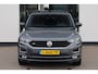 Volkswagen T-Roc 1.5 TSI Sport Business R 150PK / 110kW DSG, Panoramadak, R-Line in- en exterieur, achteruitrijcamera (rear view), parkeersensoren voor en achter (pdc), 18" 'Sebring' LMV, elektrisch verstel-, verwarm- en inklapbare buitenspiegels (spiegelpakket), lendesteun, LED verlichting, navigatie, verwarmbare voorstoelen, DAB+, elektrische achterklep, adaptieve cruise control (acc), Apple Carplay & Android Auto, keyless start & entry etc.