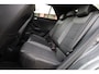 Volkswagen T-Roc 1.5 TSI Sport Business R 150PK / 110kW DSG, Panoramadak, R-Line in- en exterieur, achteruitrijcamera (rear view), parkeersensoren voor en achter (pdc), 18" 'Sebring' LMV, elektrisch verstel-, verwarm- en inklapbare buitenspiegels (spiegelpakket), lendesteun, LED verlichting, navigatie, verwarmbare voorstoelen, DAB+, elektrische achterklep, adaptieve cruise control (acc), Apple Carplay & Android Auto, keyless start & entry etc.