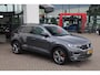 Volkswagen T-Roc 1.5 TSI Sport Business R 150PK / 110kW DSG, Panoramadak, R-Line in- en exterieur, achteruitrijcamera (rear view), parkeersensoren voor en achter (pdc), 18" 'Sebring' LMV, elektrisch verstel-, verwarm- en inklapbare buitenspiegels (spiegelpakket), lendesteun, LED verlichting, navigatie, verwarmbare voorstoelen, DAB+, elektrische achterklep, adaptieve cruise control (acc), Apple Carplay & Android Auto, keyless start & entry etc.