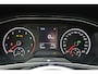 Volkswagen T-Roc 1.5 TSI Sport Business R 150PK / 110kW DSG, Panoramadak, R-Line in- en exterieur, achteruitrijcamera (rear view), parkeersensoren voor en achter (pdc), 18" 'Sebring' LMV, elektrisch verstel-, verwarm- en inklapbare buitenspiegels (spiegelpakket), lendesteun, LED verlichting, navigatie, verwarmbare voorstoelen, DAB+, elektrische achterklep, adaptieve cruise control (acc), Apple Carplay & Android Auto, keyless start & entry etc.