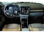 Volvo XC40 T5 Recharge Inscription | Adaptive Cruise Control | 360° Parkeercamera | Parkeersensoren voor + achter | Parkeerverwarming | Harman Kardon Premium Audio | Panoramadak | BLIS | Park Assist Pilot | Stoelverwarming |