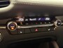 Mazda 3 2.0 E-SKYACTIV-G M HYBRID 122 AUTOMAAT EXCLUSIVE-LINE NAVIGATIE 360 CAMERA ADAPTIVE CRUISE CONTROL HEAD-UP DISPLAY APPLE CARPLAY/ANDROID RIJSTROOKSENSOREN DODEHOEKSENSOREN ZEER MOOI !!