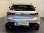 Mazda 3 2.0 E-SKYACTIV-G M HYBRID 122 AUTOMAAT EXCLUSIVE-LINE NAVIGATIE 360 CAMERA ADAPTIVE CRUISE CONTROL HEAD-UP DISPLAY APPLE CARPLAY/ANDROID RIJSTROOKSENSOREN DODEHOEKSENSOREN ZEER MOOI !!