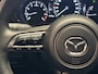 Mazda 3 2.0 E-SKYACTIV-G M HYBRID 122 AUTOMAAT EXCLUSIVE-LINE NAVIGATIE 360 CAMERA ADAPTIVE CRUISE CONTROL HEAD-UP DISPLAY APPLE CARPLAY/ANDROID RIJSTROOKSENSOREN DODEHOEKSENSOREN ZEER MOOI !!