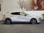 Mazda 3 2.0 E-SKYACTIV-G M HYBRID 122 AUTOMAAT EXCLUSIVE-LINE NAVIGATIE 360 CAMERA ADAPTIVE CRUISE CONTROL HEAD-UP DISPLAY APPLE CARPLAY/ANDROID RIJSTROOKSENSOREN DODEHOEKSENSOREN ZEER MOOI !!
