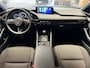 Mazda 3 2.0 E-SKYACTIV-G M HYBRID 122 AUTOMAAT EXCLUSIVE-LINE NAVIGATIE 360 CAMERA ADAPTIVE CRUISE CONTROL HEAD-UP DISPLAY APPLE CARPLAY/ANDROID RIJSTROOKSENSOREN DODEHOEKSENSOREN ZEER MOOI !!