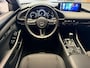 Mazda 3 2.0 E-SKYACTIV-G M HYBRID 122 AUTOMAAT EXCLUSIVE-LINE NAVIGATIE 360 CAMERA ADAPTIVE CRUISE CONTROL HEAD-UP DISPLAY APPLE CARPLAY/ANDROID RIJSTROOKSENSOREN DODEHOEKSENSOREN ZEER MOOI !!