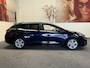 Suzuki Swace 1.8 HYBRID STYLE AUTOMAAT CRUISE CONTROL CLIMATE CONTROL STOEL, VOORRUIT EN STUURVERWARMING APPLE CARPLAY/ANDROID RIJSTROOKSENSOREN 16" LICHTMETALEN VELGEN ZEER MOOI !!