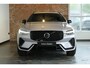 Volvo XC60 T6 Plug-in hybrid AWD Plus Dark | Panoramadak | Harman Kardon Premium Audio | Head-Up Display | 360° Parkeercamera | Parkeersensoren voor + achter | Harman Kardon Premium Audio | Google Infotainment | Stoelverwarming