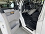 Volkswagen Transporter 2.0 TDI L2H1 DC 4Motion 150pk 4x4 Dubbele schuifdeur Airco Cruise controle Trekhaak 2500kg trekgewicht Camera Telefoonverbinding 5-Persoons Sitebars Achterklep   Apk 04-2026