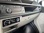 Volkswagen Transporter 2.0 TDI L2H1 DC 4Motion 150pk 4x4 Dubbele schuifdeur Airco Cruise controle Trekhaak 2500kg trekgewicht Camera Telefoonverbinding 5-Persoons Sitebars Achterklep   Apk 04-2026