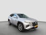 Hyundai Tucson 1.6 T-GDI 180pk Automaat MHEV 4WD Premium | Carplay | Camera | Adaptive Cruise | Leder | 19-inch velgen | Handsfree achterklep | Stoelverwaming/ventilatie | Trekhaak | Premium Audio | DAB | BLIS | Draadloze telefoonlader
