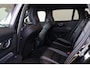 Volvo V60 B4 R-Design - IntelliSafe Assist & Surround - Harman/Kardon audio - Parkeercamera achter - Verwarmde voorstoelen, stuur & achterbank - Parkeersensoren voor & achter - Elektr. bedienb. bestuurdersstoel met geheugen - Draadloze tel. lader - Standkachel - Extra getint glas - 20' LMV