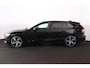 Volvo V60 B4 R-Design - IntelliSafe Assist & Surround - Harman/Kardon audio - Parkeercamera achter - Verwarmde voorstoelen, stuur & achterbank - Parkeersensoren voor & achter - Elektr. bedienb. bestuurdersstoel met geheugen - Draadloze tel. lader - Standkachel - Extra getint glas - 20' LMV