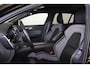 Volvo V60 B4 R-Design - IntelliSafe Assist & Surround - Harman/Kardon audio - Parkeercamera achter - Verwarmde voorstoelen, stuur & achterbank - Parkeersensoren voor & achter - Elektr. bedienb. bestuurdersstoel met geheugen - Draadloze tel. lader - Standkachel - Extra getint glas - 20' LMV