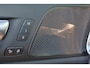Volvo V60 B4 R-Design - IntelliSafe Assist & Surround - Harman/Kardon audio - Parkeercamera achter - Verwarmde voorstoelen, stuur & achterbank - Parkeersensoren voor & achter - Elektr. bedienb. bestuurdersstoel met geheugen - Draadloze tel. lader - Standkachel - Extra getint glas - 20' LMV