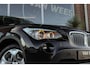 BMW X1 xDrive28i Executive | 3e eigenaar | Keyless entry | Memory | Stoelverwarming | Xenon | Cruise control | Navigatie | Sportstuur | PDC | Climate control | Lichtpakket | Regensensor
