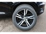 Volvo XC40 2.0 T5 AWD R-Design Dark, Intro Edition, 247Pk, Onderscheidend, Full options Alles in de kleur Black Stone, Harman Kardon, 21" LM, Pano dak, Leer/alcantara, enz.enz.