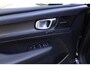 Volvo XC40 2.0 T5 AWD R-Design Dark, Intro Edition, 247Pk, Onderscheidend, Full options Alles in de kleur Black Stone, Harman Kardon, 21" LM, Pano dak, Leer/alcantara, enz.enz.