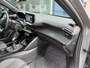 Peugeot 2008 1.2 Turbo 100 PK Allure | Trekhaak 1200 KG | 4 Seizoen banden | Navigatie via Telefoon | 360 Graden Camera | Climate Control | LED Verlichting | 17" Lichtmetalen Velgen | Hoge Zitpositie | Half Lederen Bekleding | Dode hoekbewaking | Adaptive Cruise Control |