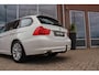 BMW 3-Serie Touring 318i Executive | Facelift | Cruise control | Comfort Package | Climate control | PDC achter | Regensensor | Radio Professional | 17 inch | Stuurwiel multifunctioneel