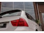 BMW 3-Serie Touring 318i Executive | Facelift | Cruise control | Comfort Package | Climate control | PDC achter | Regensensor | Radio Professional | 17 inch | Stuurwiel multifunctioneel