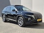 Hyundai Tucson 1.6 T-GDI PHEV Comfort Smart Sky 4WD / Dealeronderhouden / Fabrieksgarantie tot 06-2027 / Glazen schuif- en kanteldak / Stuur- & Stoelverwarming / Trekgewicht 1350 kg / Adaptief cruise control / Achteruitrijcamera / Krell Audio Systeem /
