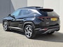 Hyundai Tucson 1.6 T-GDI PHEV Comfort Smart Sky 4WD / Dealeronderhouden / Fabrieksgarantie tot 06-2027 / Glazen schuif- en kanteldak / Stuur- & Stoelverwarming / Trekgewicht 1350 kg / Adaptief cruise control / Achteruitrijcamera / Krell Audio Systeem /