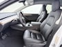 Tesla Model Y Long Range AWD 75kWh 514PK Warmtepomp Stuur+Stoel+Achterbankverwarming Panoramadak Camera's Adap.Cruise Navi Ecc Premium-Audio Leder SOH 91,4% 4WD Keyless Intel Atom®-Processor Privacy Glas Lmv Matrix Led Dodehoekdetectie
