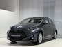 Toyota Yaris 1.5 Hybrid 115 Business Stoel/stuurwielverwarming , Parkeersensoren voor en achter , Camera , All Season banden met lm velgen , BTW auto