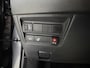 Toyota Yaris 1.5 Hybrid 115 Business Stoel/stuurwielverwarming , Parkeersensoren voor en achter , Camera , All Season banden met lm velgen , BTW auto
