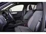 Volvo XC40 B3 Plus Black Edition - Panorama/schuifdak - IntelliSafe Assist & Surround - 360º Camera - Harman/Kardon audio - Verwarmde voorstoelen & stuur - Parkeersensoren voor & achter - Elektr. bedienb. voorstoelen met geheugen links - Draadloze tel. lader - Standkachel - Extra getint glas - 20' LMV