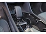 Volvo XC40 B3 Plus Black Edition - Panorama/schuifdak - IntelliSafe Assist & Surround - 360º Camera - Harman/Kardon audio - Verwarmde voorstoelen & stuur - Parkeersensoren voor & achter - Elektr. bedienb. voorstoelen met geheugen links - Draadloze tel. lader - Standkachel - Extra getint glas - 20' LMV