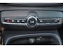 Volvo XC40 B3 Plus Black Edition - Panorama/schuifdak - IntelliSafe Assist & Surround - 360º Camera - Harman/Kardon audio - Verwarmde voorstoelen & stuur - Parkeersensoren voor & achter - Elektr. bedienb. voorstoelen met geheugen links - Draadloze tel. lader - Standkachel - Extra getint glas - 20' LMV