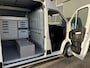 Opel Movano 2.2D 140 L3H2 Kastinrichting Airco Cruise controle Trekhaak 2500kg trekgewicht Apple carplay Omvormer 220V Werkplaatsinrichting 3-Persoons Achterruitrij camera Sortimo 1e eigenaar
