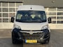Opel Movano 2.2D 140 L3H2 Kastinrichting Airco Cruise controle Trekhaak 2500kg trekgewicht Apple carplay Omvormer 220V Werkplaatsinrichting 3-Persoons Achterruitrij camera Sortimo 1e eigenaar