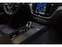 Volvo XC60 2.0 T6 Plug-in hybrid AWD HUD Panodak Leder Navi Camera Elektr. bedienbare achterklep Sfeerverlichting PDC LM velgen BTW auto! SPLINTERNIEUW!