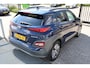 Hyundai Kona Electric EV Fashion 64 kWh Nederlandse auto/Stoelverwarming/Achteruitrijcamera/Apple carplay/Warmtepomp/Adaptieve cruise control/Lane assist/Dodehoek assistent/Climate control/Navigatie