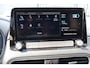 Hyundai Kona Electric EV Fashion 64 kWh Nederlandse auto/Stoelverwarming/Achteruitrijcamera/Apple carplay/Warmtepomp/Adaptieve cruise control/Lane assist/Dodehoek assistent/Climate control/Navigatie
