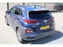 Hyundai Kona Electric EV Fashion 64 kWh Nederlandse auto/Stoelverwarming/Achteruitrijcamera/Apple carplay/Warmtepomp/Adaptieve cruise control/Lane assist/Dodehoek assistent/Climate control/Navigatie