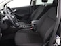 Ford Focus Wagon 1.0 Lease Edition Apple Carplay/Android Auto, Cruise control, Parkeersensor achter, Spraakbediening, Combineert een luxe uitstraling met veel comfort en een verrassend ruim interieur. Dankzij de royale bagageruimte en praktische indeling is deze stationwagen ideaal voor zowel dagelijks gebru