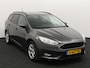 Ford Focus Wagon 1.0 Lease Edition Apple Carplay/Android Auto, Cruise control, Parkeersensor achter, Spraakbediening, Combineert een luxe uitstraling met veel comfort en een verrassend ruim interieur. Dankzij de royale bagageruimte en praktische indeling is deze stationwagen ideaal voor zowel dagelijks gebru