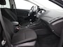 Ford Focus Wagon 1.0 Lease Edition Apple Carplay/Android Auto, Cruise control, Parkeersensor achter, Spraakbediening, Combineert een luxe uitstraling met veel comfort en een verrassend ruim interieur. Dankzij de royale bagageruimte en praktische indeling is deze stationwagen ideaal voor zowel dagelijks gebru