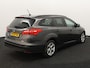 Ford Focus Wagon 1.0 Lease Edition Apple Carplay/Android Auto, Cruise control, Parkeersensor achter, Spraakbediening, Combineert een luxe uitstraling met veel comfort en een verrassend ruim interieur. Dankzij de royale bagageruimte en praktische indeling is deze stationwagen ideaal voor zowel dagelijks gebru